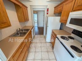 featured image of 1021 E Walnut St #1