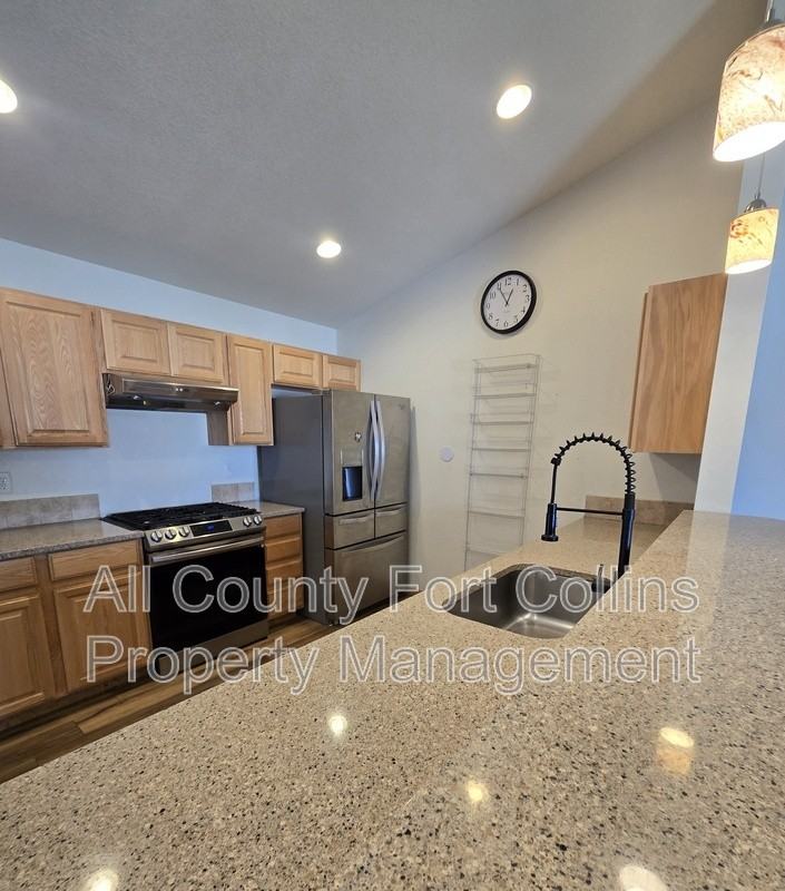 3727 Mount Spalding St - Photo 2 of 14