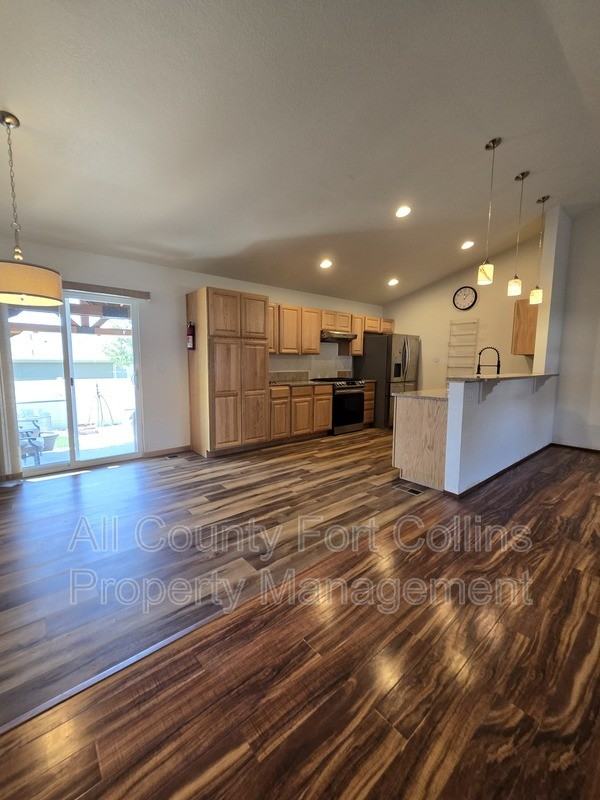 3727 Mount Spalding St - Photo 3 of 14
