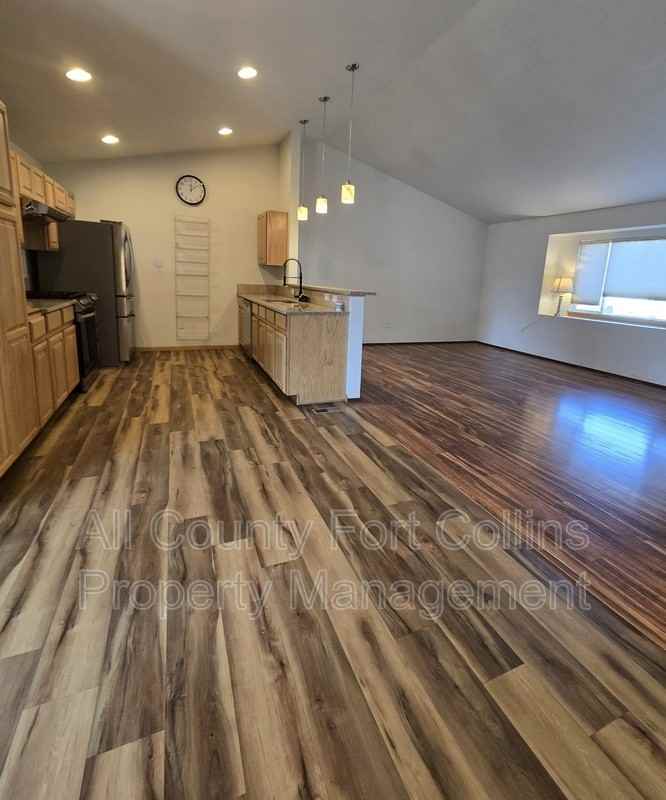 3727 Mount Spalding St - Photo 4 of 14