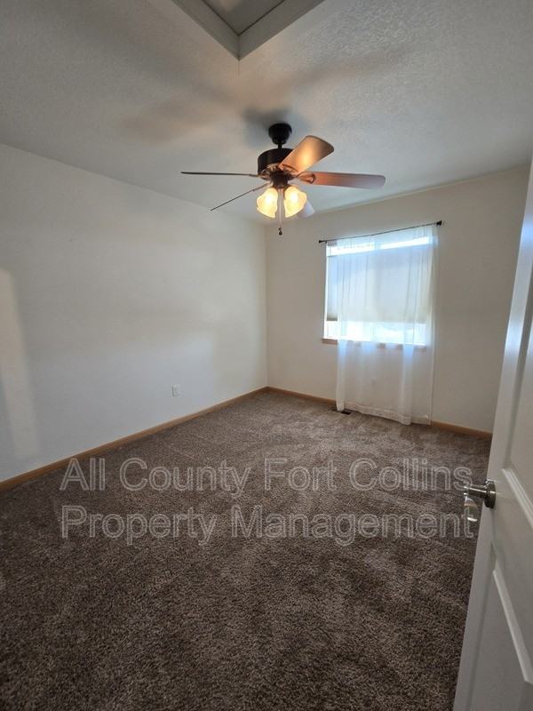 3727 Mount Spalding St - Photo 5 of 14