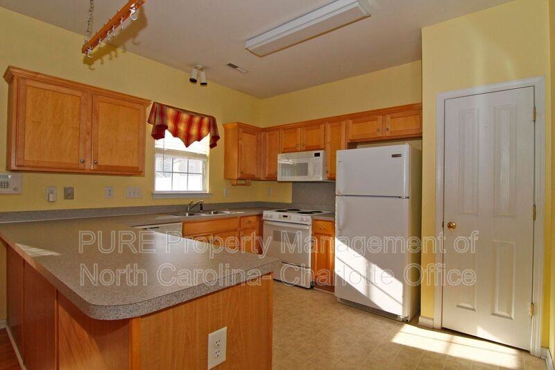 7428 Darblay St - Photo 4 of 33