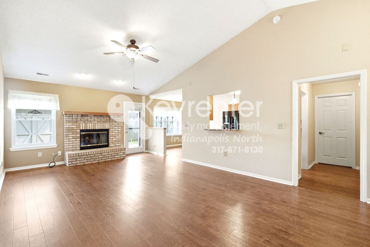 8241 Crosser Cir - Photo 4 of 15