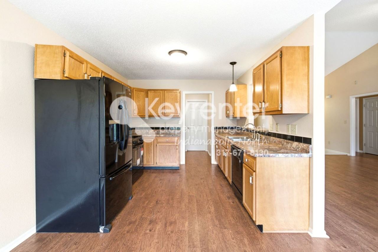 8241 Crosser Cir - Photo 7 of 15
