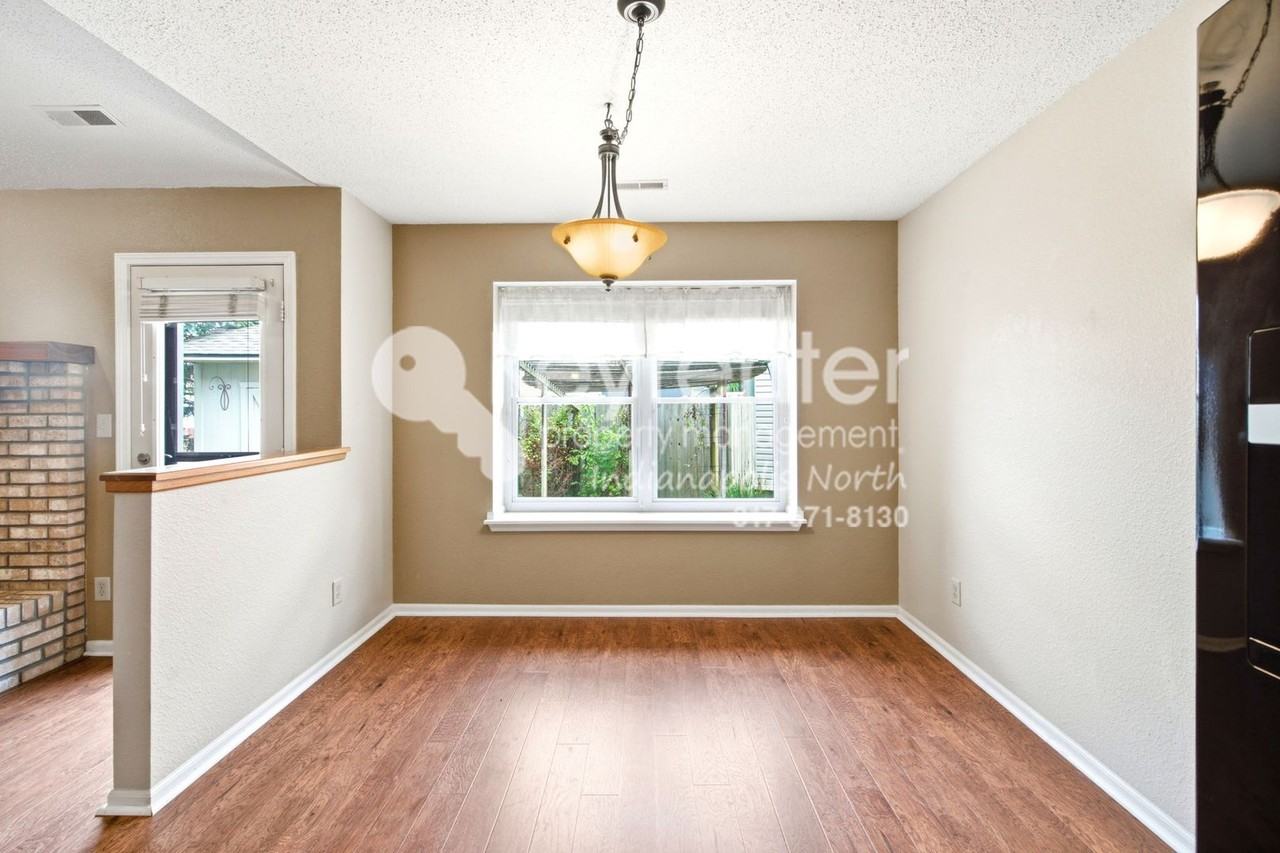 8241 Crosser Cir - Photo 5 of 15