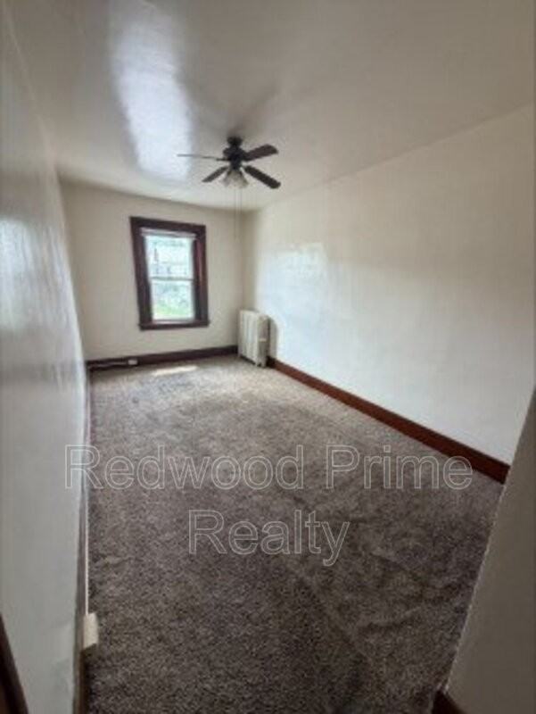 117 S Lloyd St #3 - Photo 2 of 6