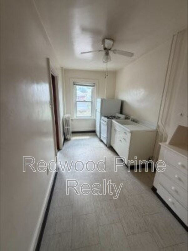 117 S Lloyd St #3 - Photo 4 of 6