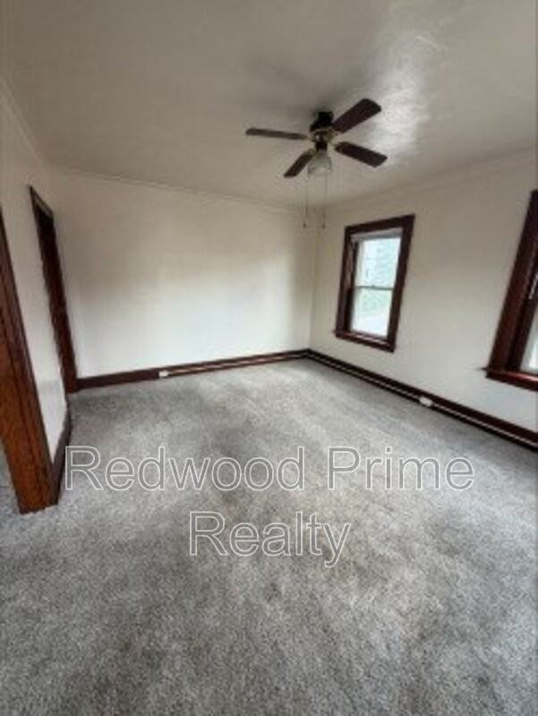 117 S Lloyd St #3 - Photo 5 of 6