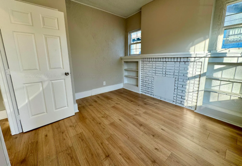 1532 Bay Ave Sw - Photo 2 of 14