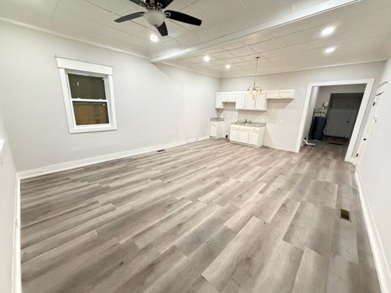 1701 Avenue I - Photo 4 of 10