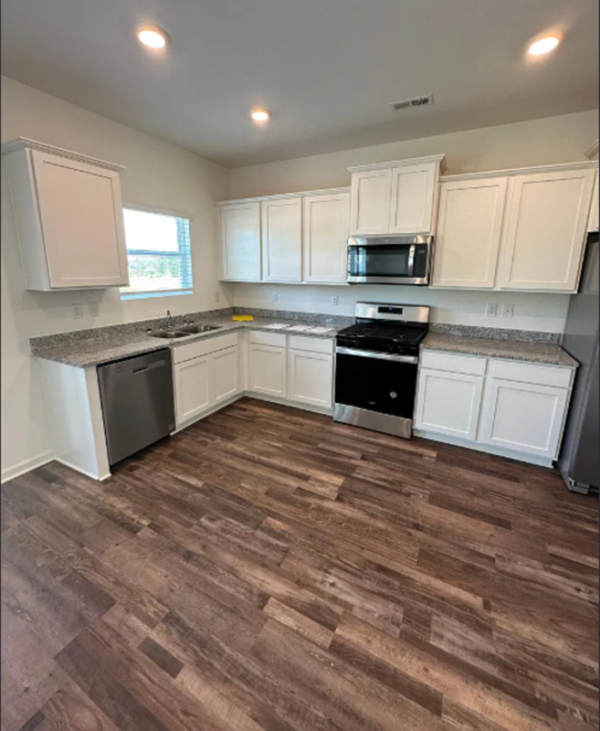 229 Chelsea Park Cir - Photo 3 of 18