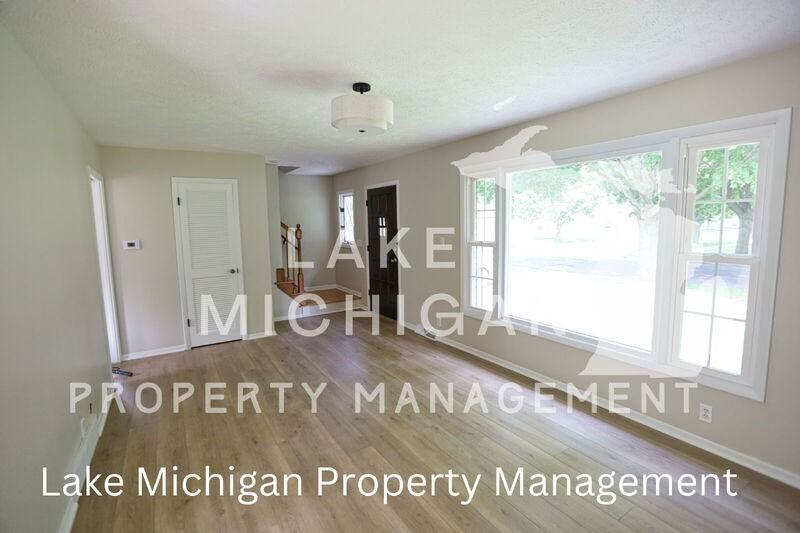 1010 N Hampton Dr Ne - Photo 2 of 17