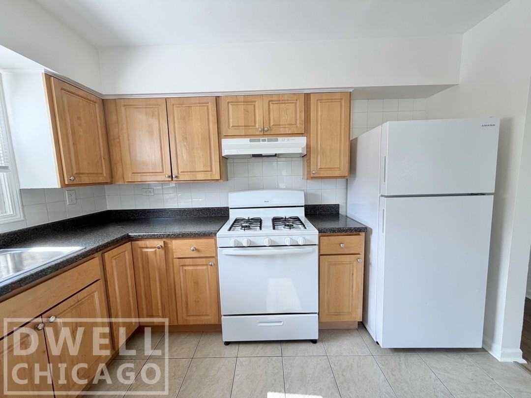 1411 Emerson St #2 - Photo 3 of 19