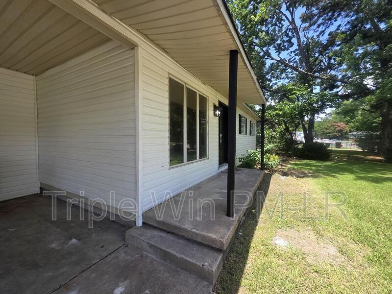 8700 Winston Dr - Photo 4 of 30