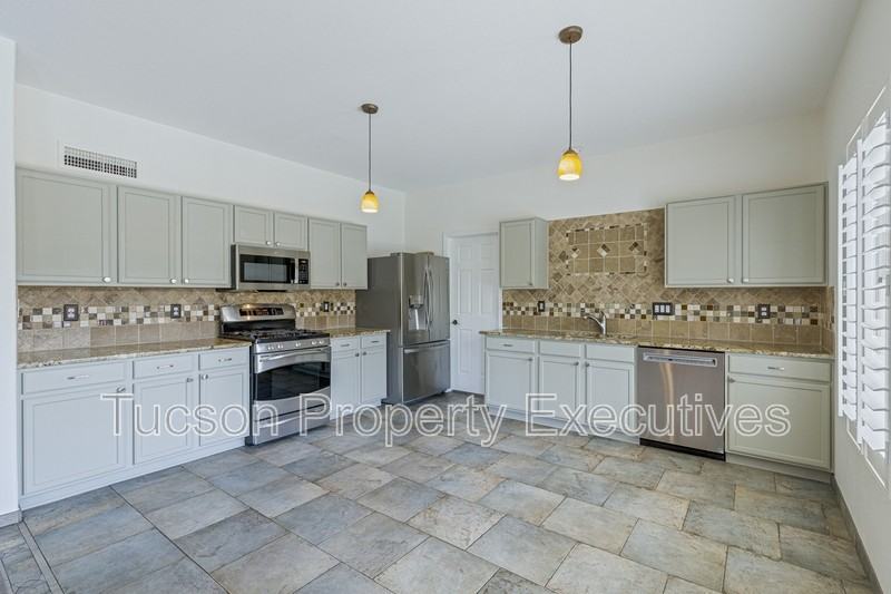 10176 N Nine Iron Dr - Photo 2 of 28