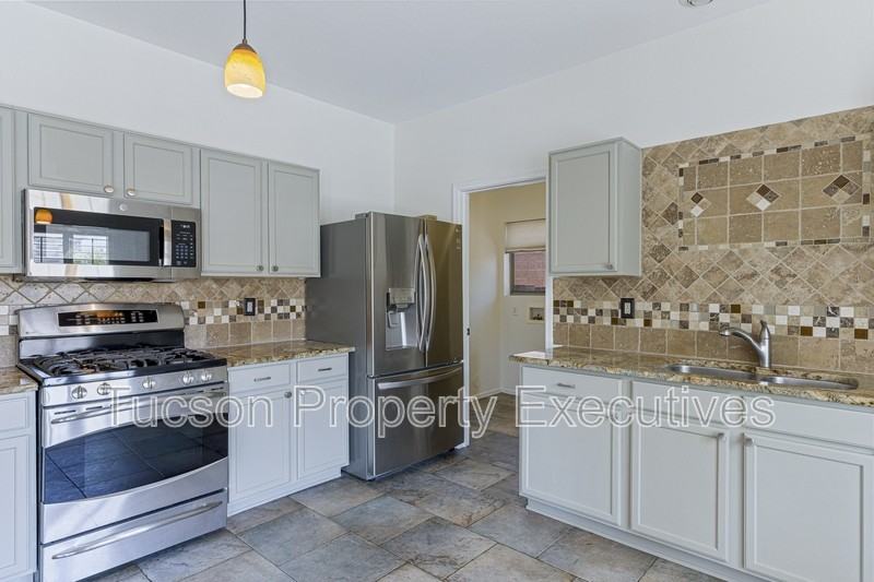 10176 N Nine Iron Dr - Photo 4 of 28