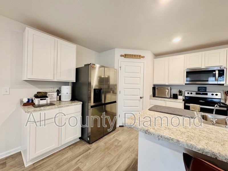 4007 Pioneer Ln - Photo 4 of 31