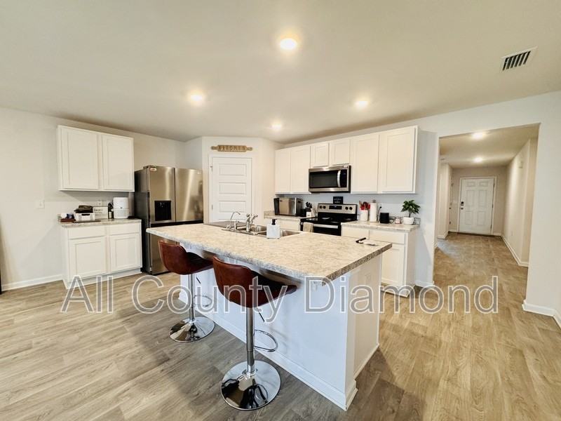 4007 Pioneer Ln - Photo 5 of 31