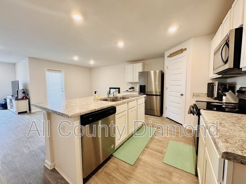 4007 Pioneer Ln - Photo 2 of 31