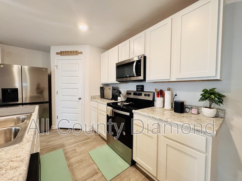4007 Pioneer Ln - Photo 3 of 31