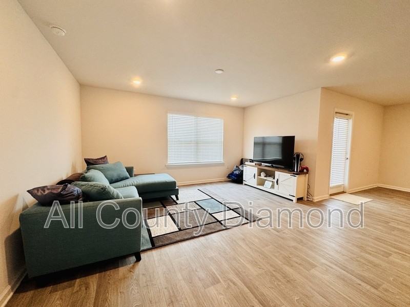 4007 Pioneer Ln - Photo 6 of 31