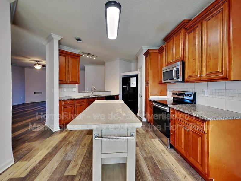 5454 Lee Farm Blvd - Photo 6 of 19