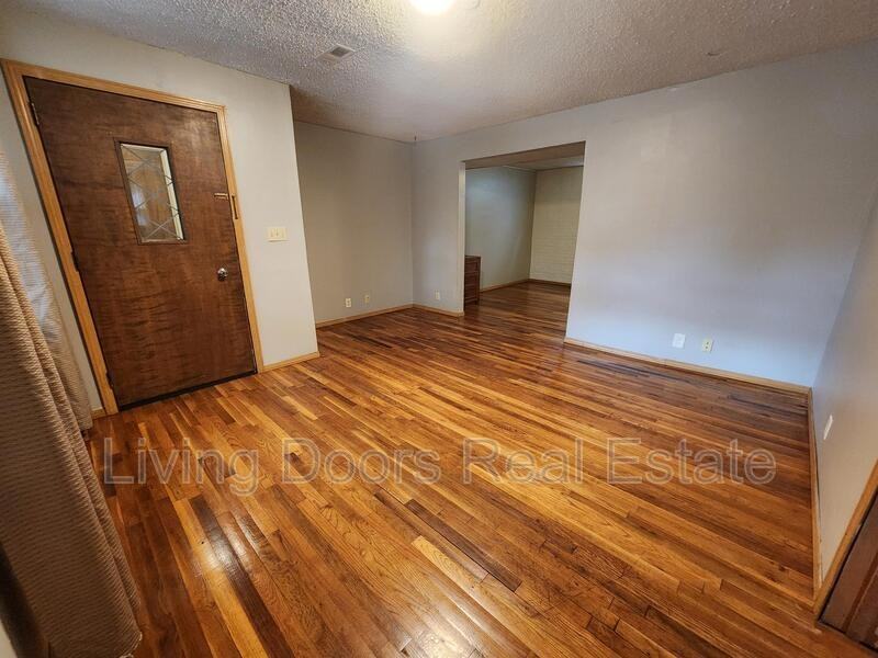 1301 Hill St - Photo 5 of 16