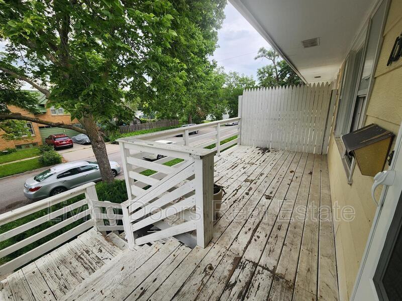 1301 Hill St - Photo 6 of 16