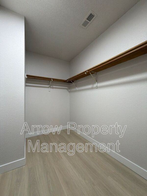 2380 N 44th St #8 - Photo 7 of 10