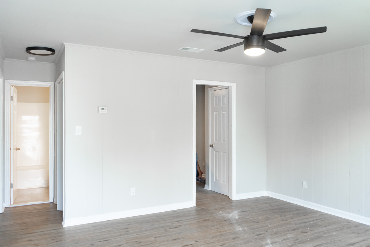2009 Broad St Apt B - Photo 3 of 9