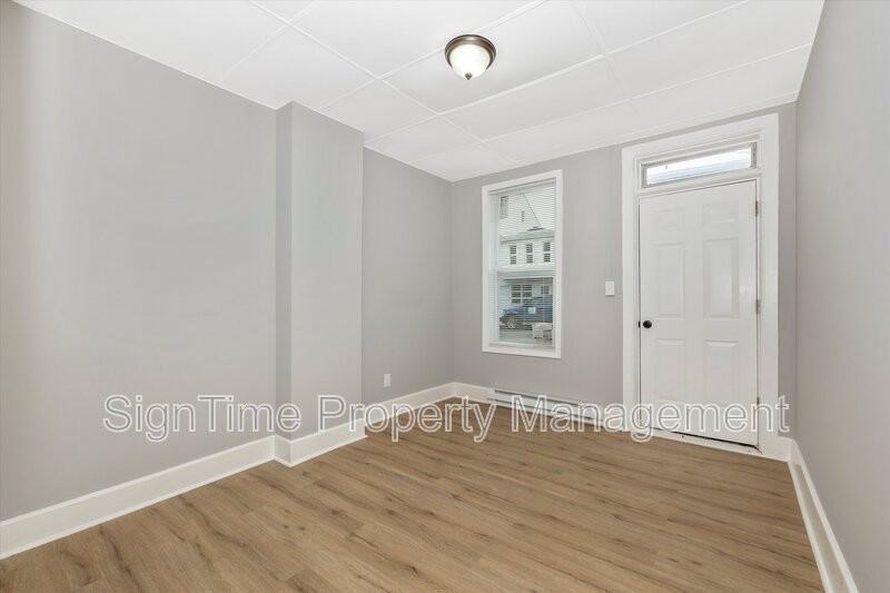 114 N Conococheague St - Photo 4 of 34