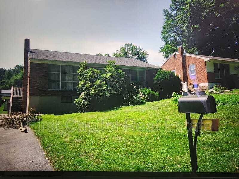 755 York St - Photo 2 of 5