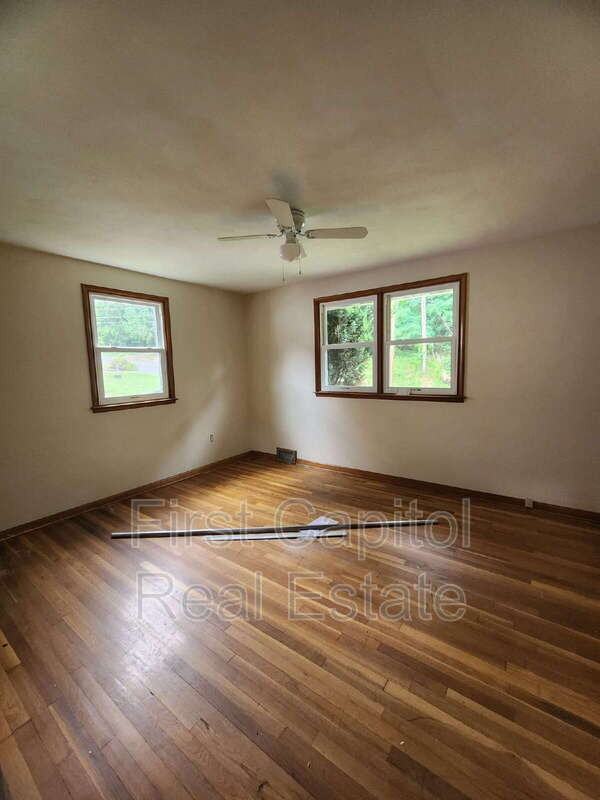 755 York St - Photo 5 of 5