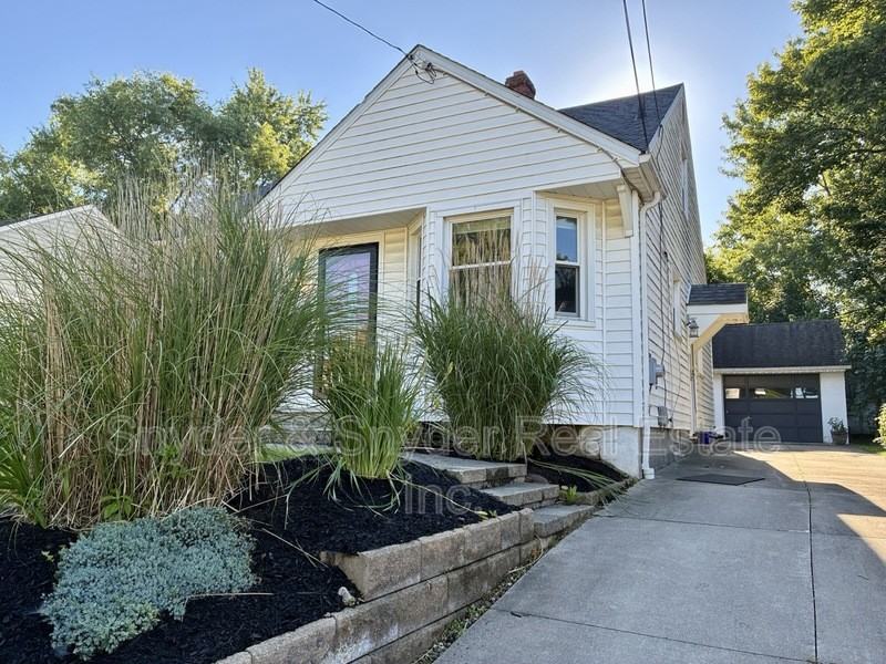 1173 Dayton St - Photo 2 of 19