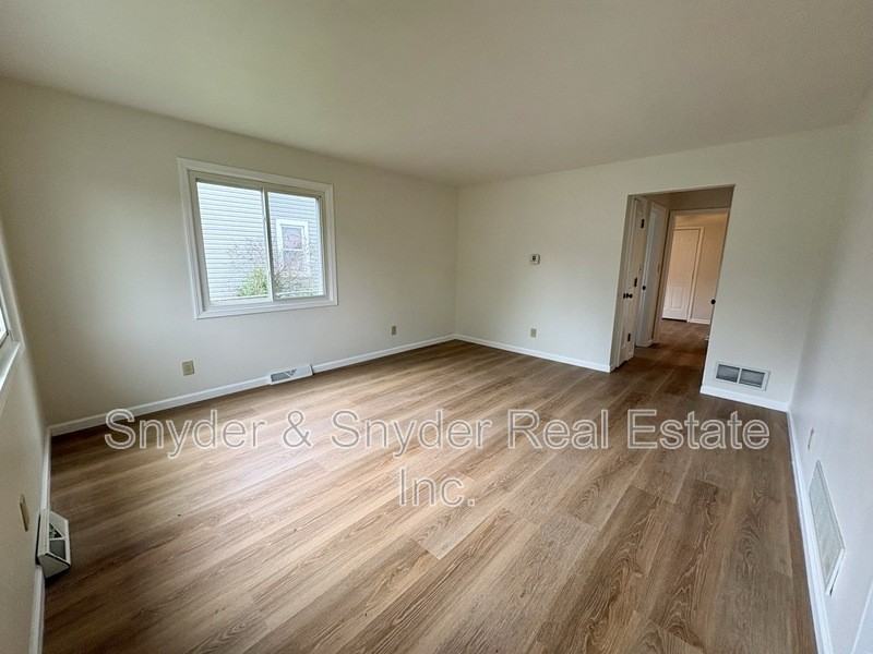 1173 Dayton St - Photo 3 of 19