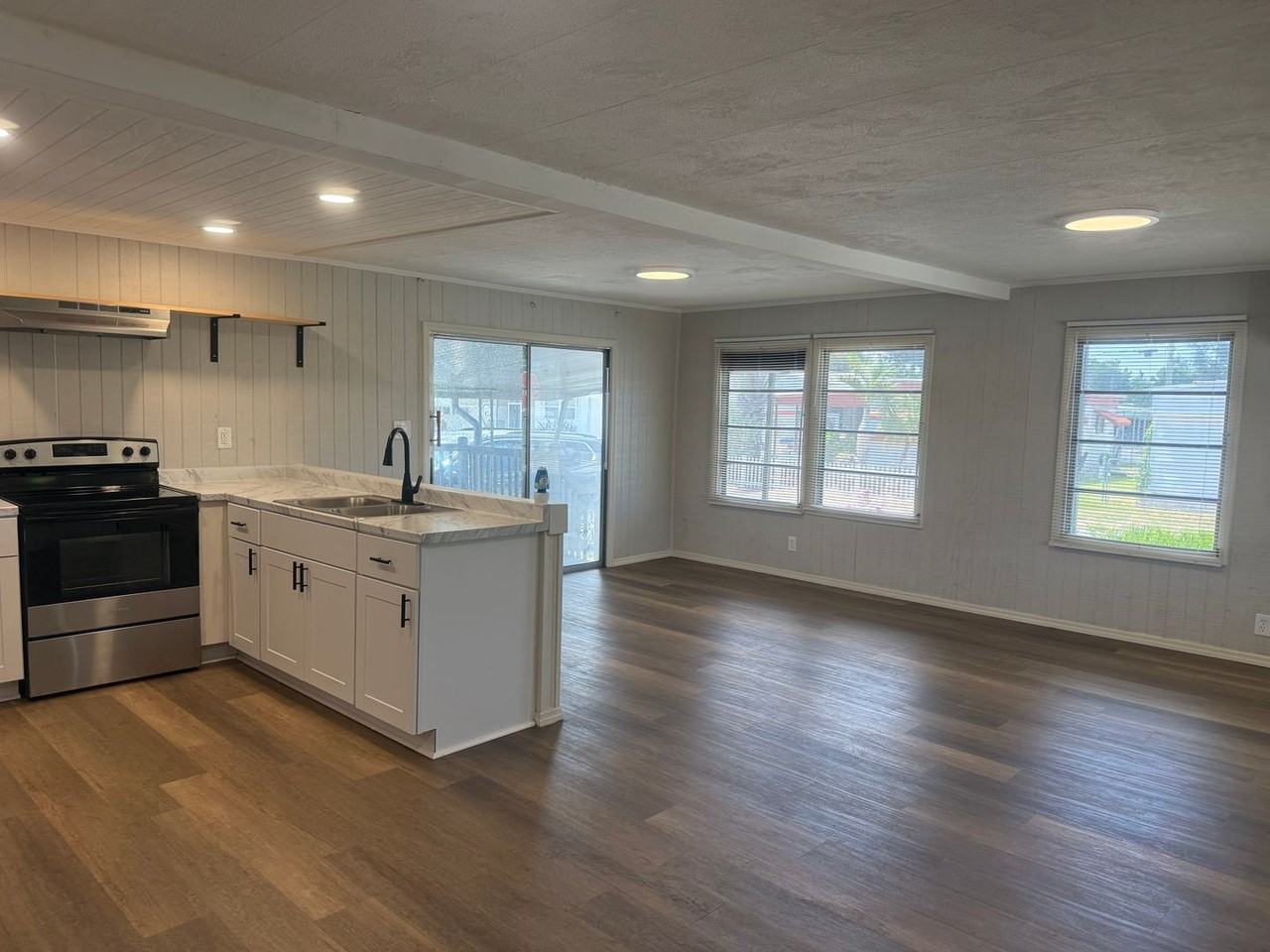 1117 49th Avenue Ter W - Photo 6 of 37