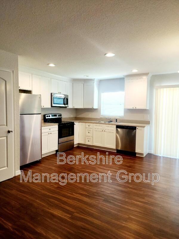 2405 Avenue C Sw #B - Photo 3 of 10