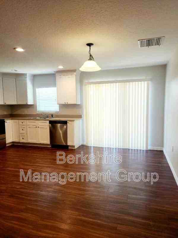 2405 Avenue C Sw #B - Photo 4 of 10
