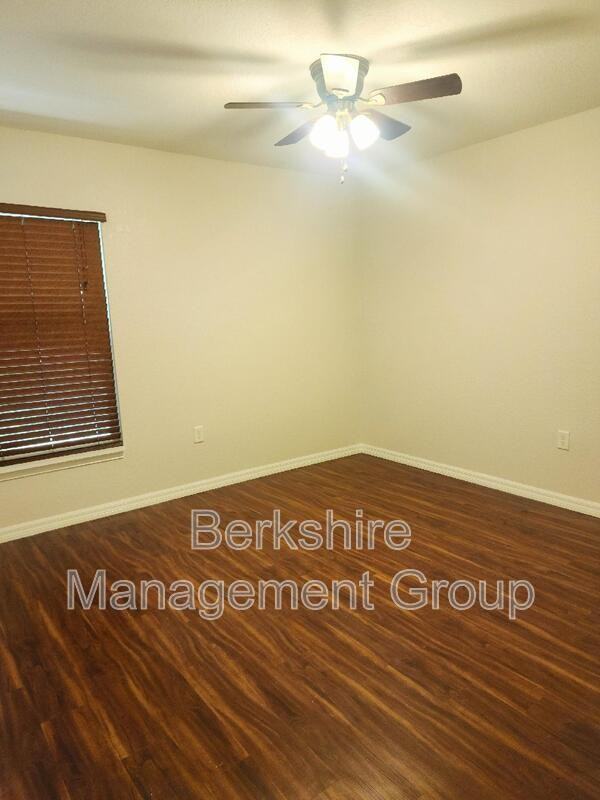 2405 Avenue C Sw #B - Photo 6 of 10