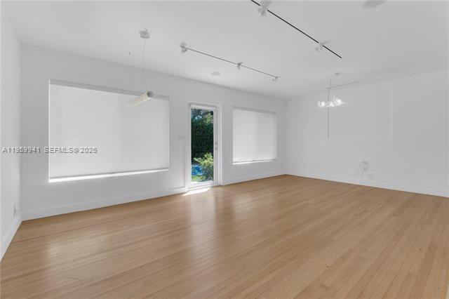 1296 Ne 99th St - Photo 5 of 24