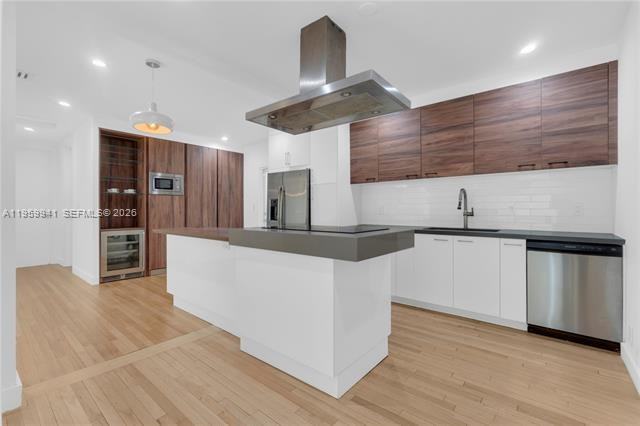 1296 Ne 99th St - Photo 6 of 24