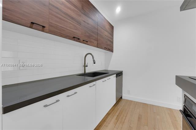 1296 Ne 99th St - Photo 7 of 24