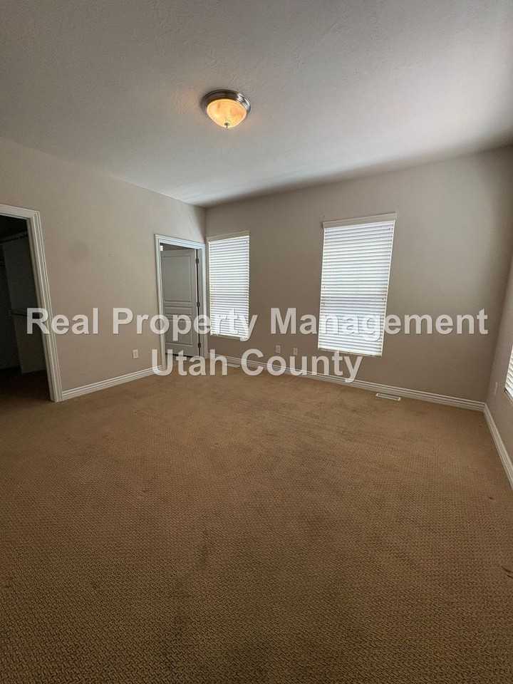 566 E 3375 N - Photo 5 of 12