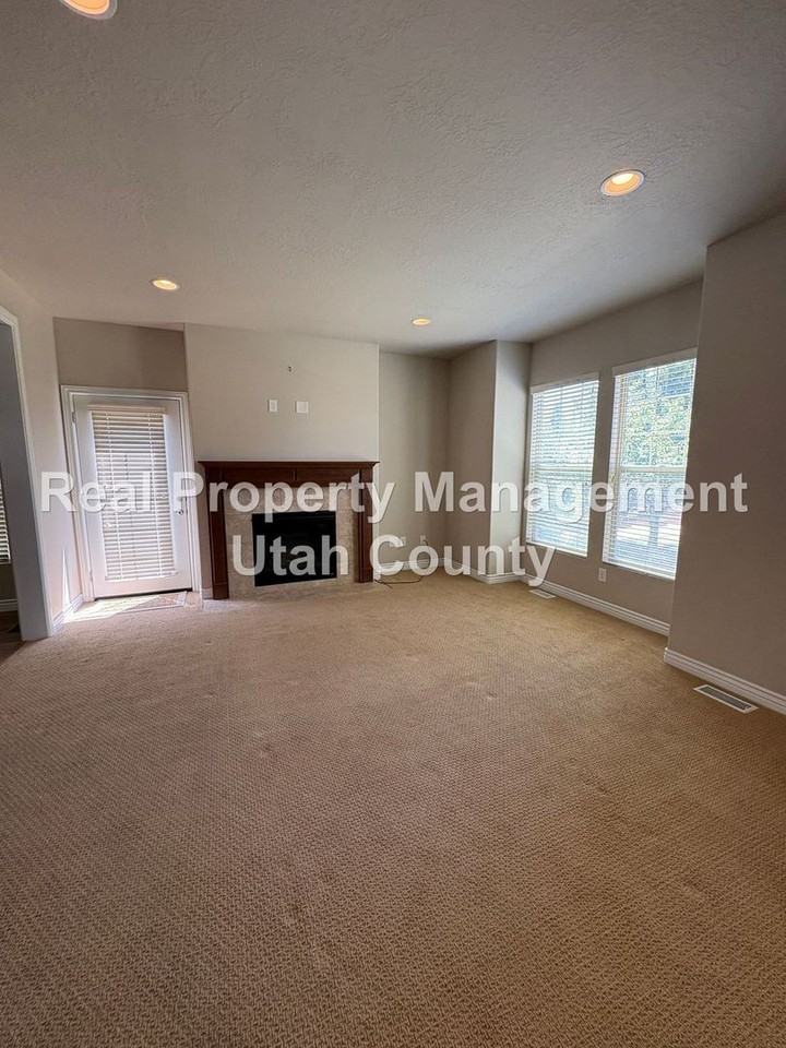 566 E 3375 N - Photo 6 of 12