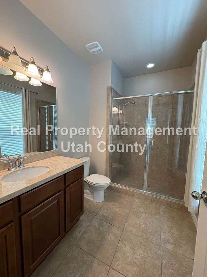 566 E 3375 N - Photo 7 of 12