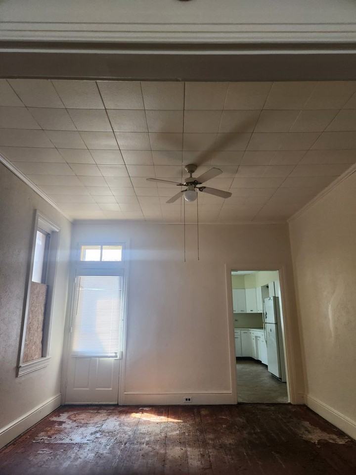 582 W King St - Photo 3 of 8