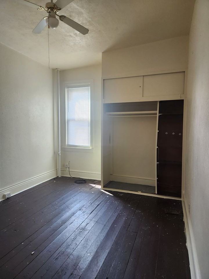 582 W King St - Photo 4 of 8