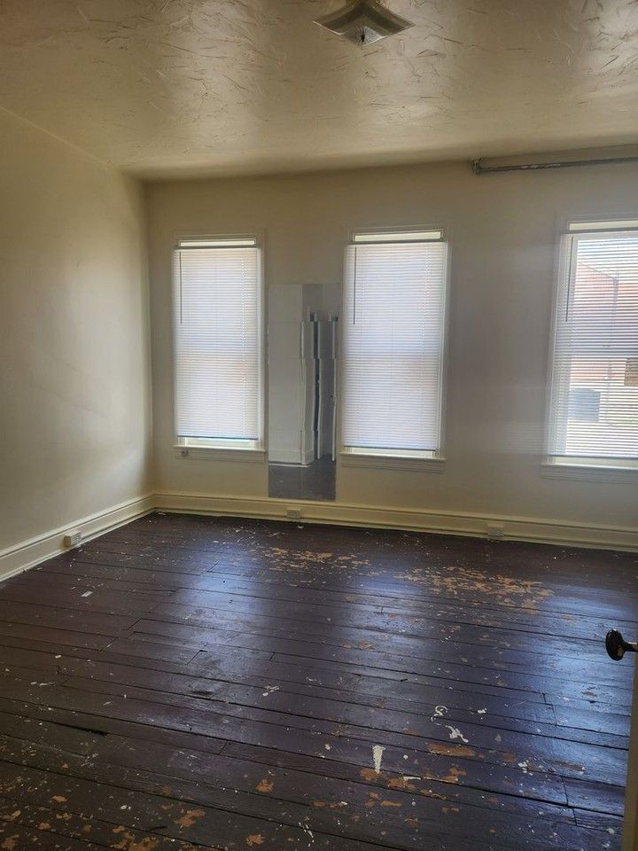 582 W King St - Photo 5 of 8