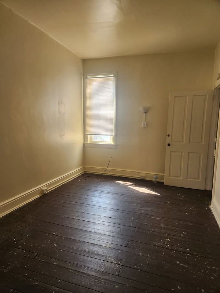 582 W King St - Photo 6 of 8