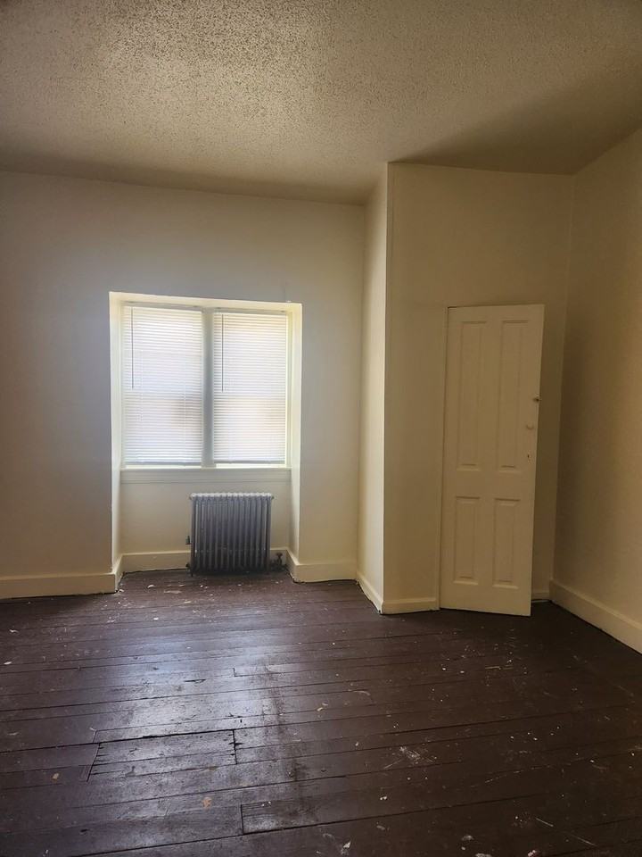 582 W King St - Photo 7 of 8